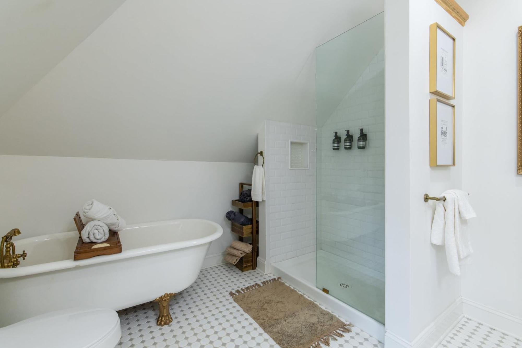 Loft On Capital - Ideally Located To Distilleries Frankfort Bagian luar foto