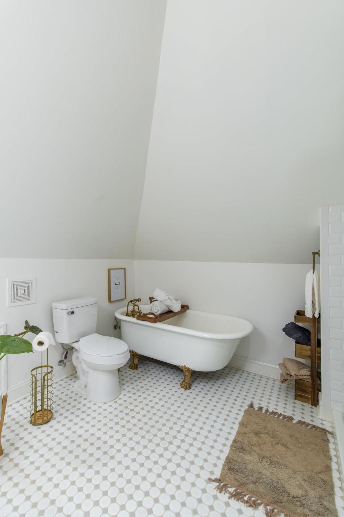 Loft On Capital - Ideally Located To Distilleries Frankfort Bagian luar foto