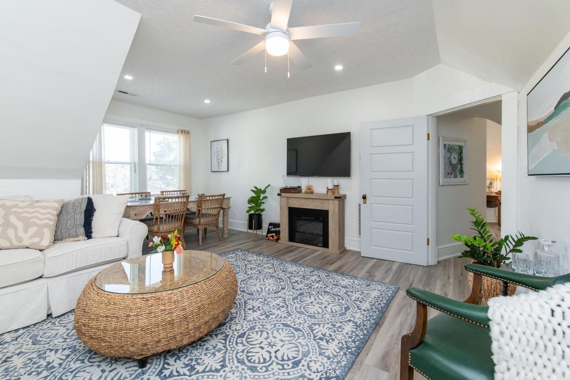Loft On Capital - Ideally Located To Distilleries Frankfort Bagian luar foto