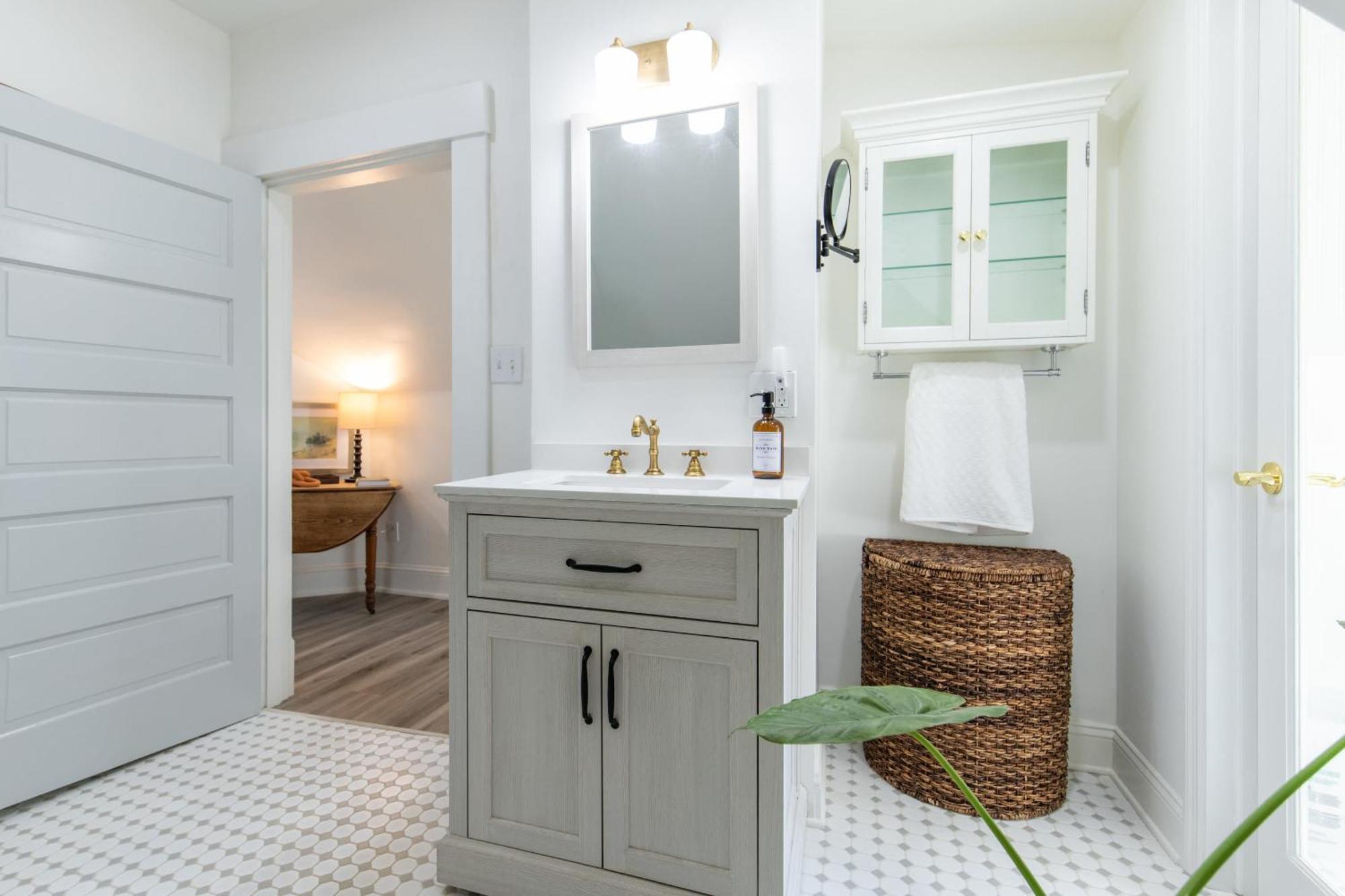 Loft On Capital - Ideally Located To Distilleries Frankfort Bagian luar foto