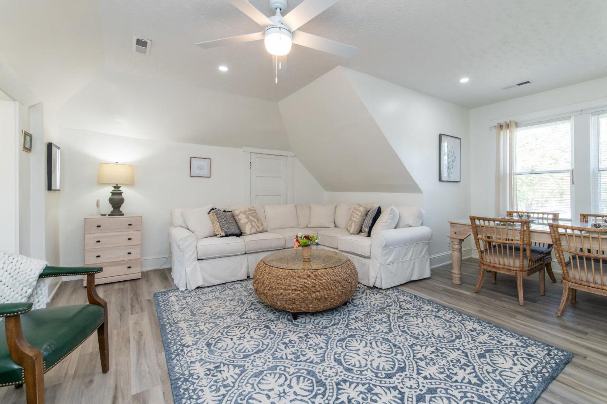 Loft On Capital - Ideally Located To Distilleries Frankfort Bagian luar foto