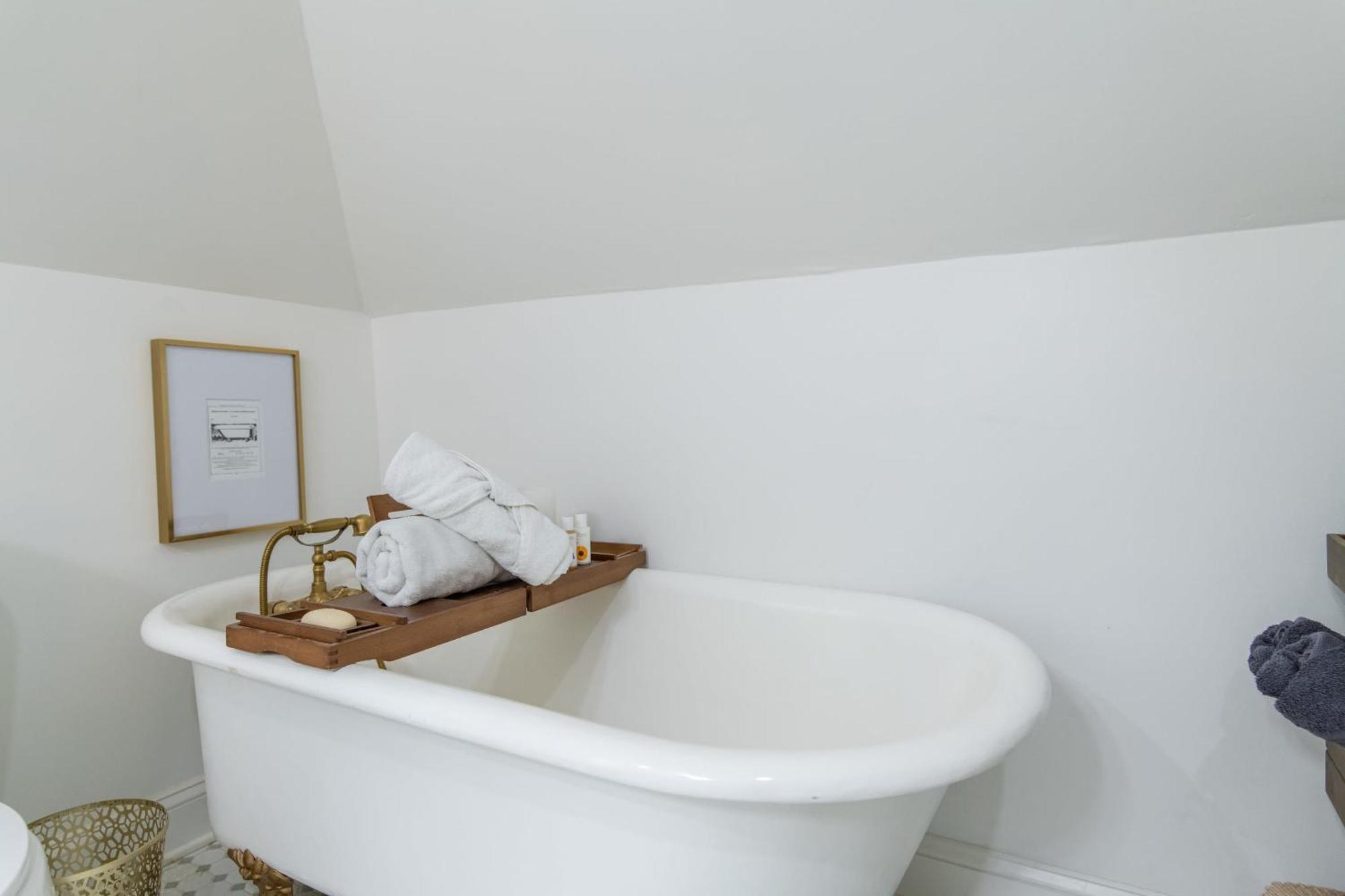 Loft On Capital - Ideally Located To Distilleries Frankfort Bagian luar foto