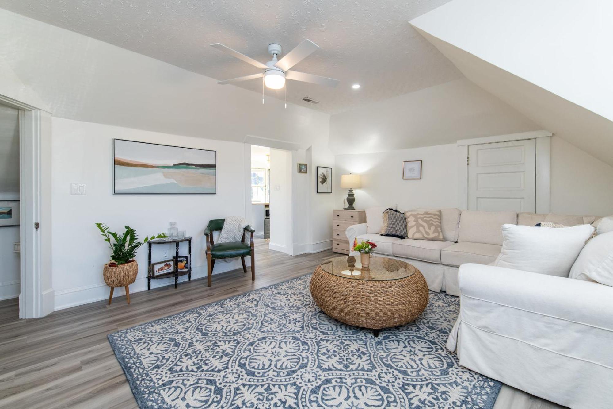 Loft On Capital - Ideally Located To Distilleries Frankfort Bagian luar foto