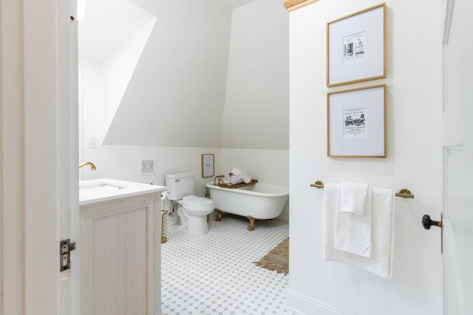 Loft On Capital - Ideally Located To Distilleries Frankfort Bagian luar foto