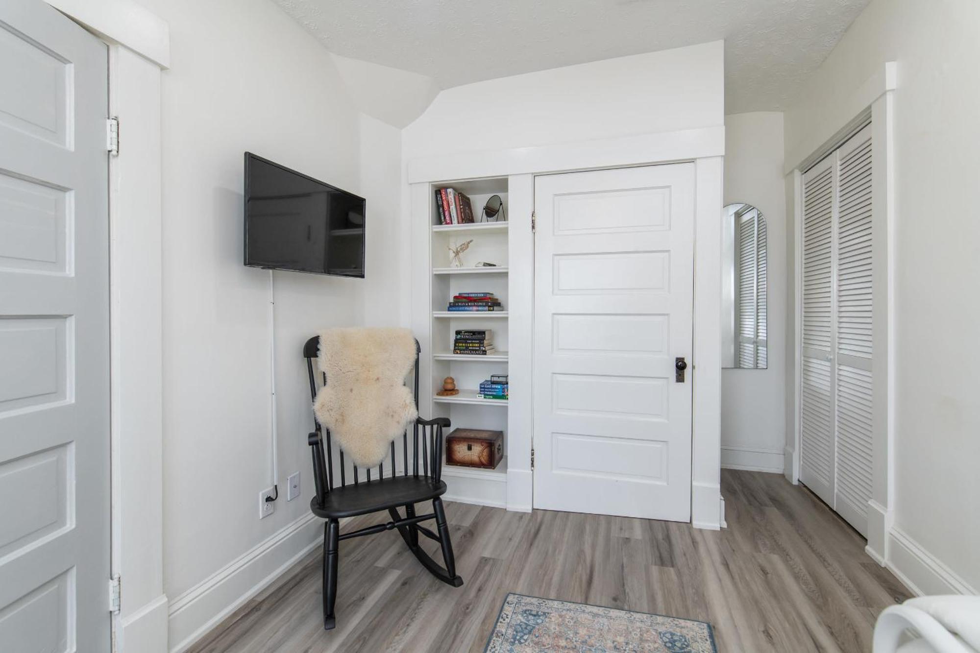 Loft On Capital - Ideally Located To Distilleries Frankfort Bagian luar foto